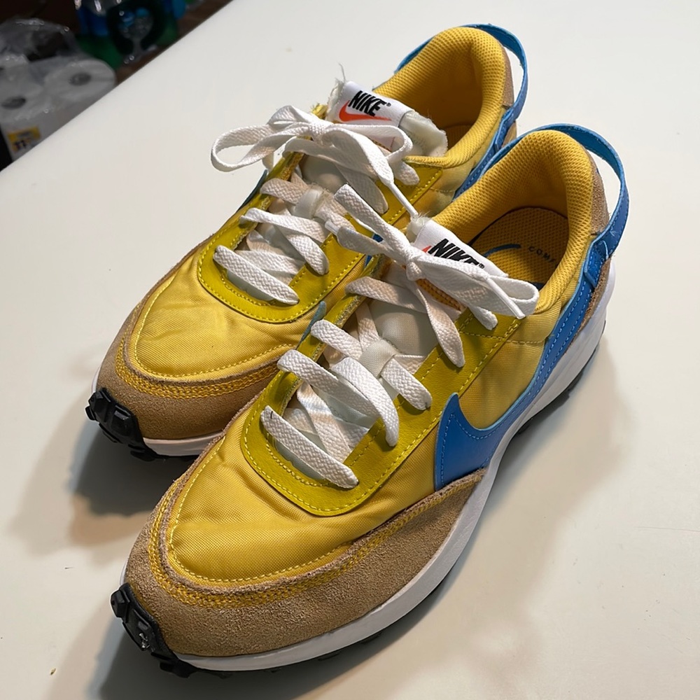 Nike women sneakers 9-1/2